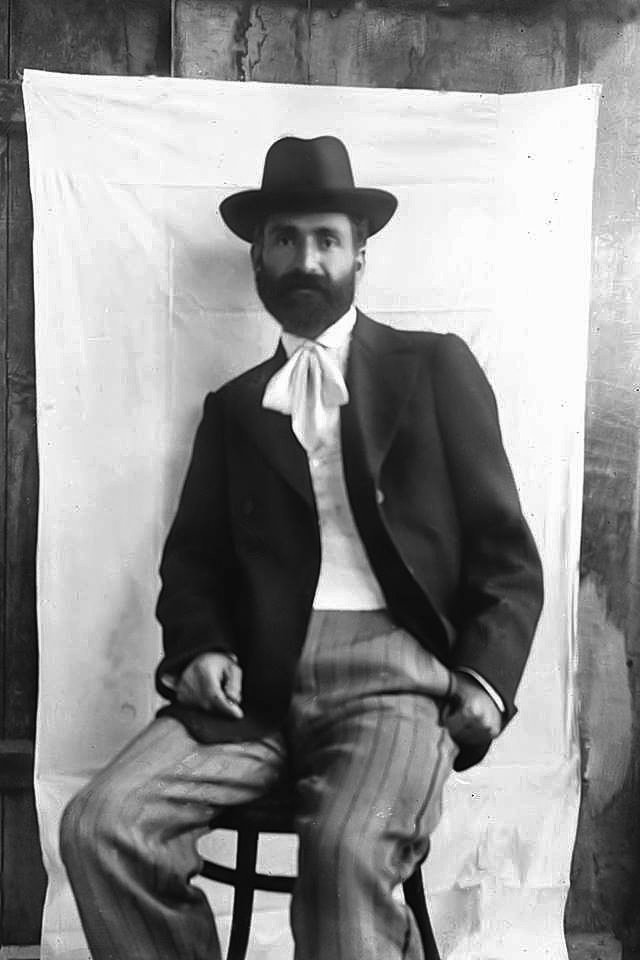 Ամենայն Հայոց Լուսատուն ( Հովհաննես Թումանյան )